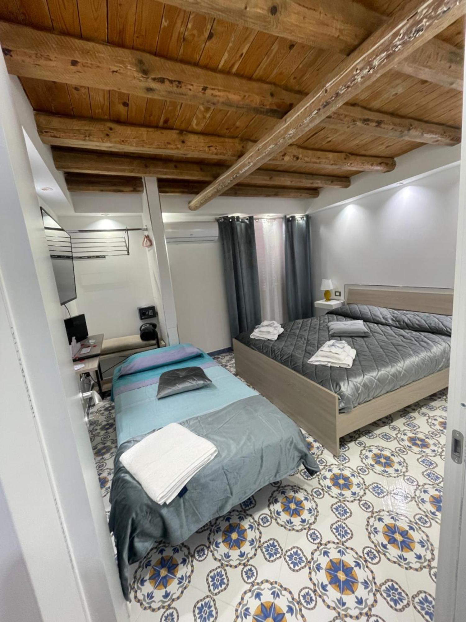 Mini Appartamenti Ballaro Rooms Palermo Eksteriør billede